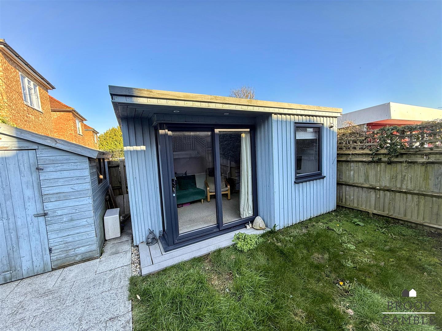 3 Bedroom House. Longland Road in Eastbourne, East Sussex 16